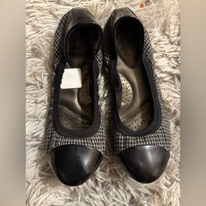 Deflex Comfort Black and Gray Flats